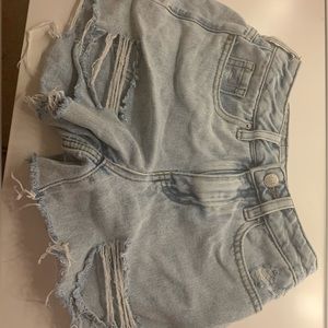 Pacsun mom shorts light wash color size 22